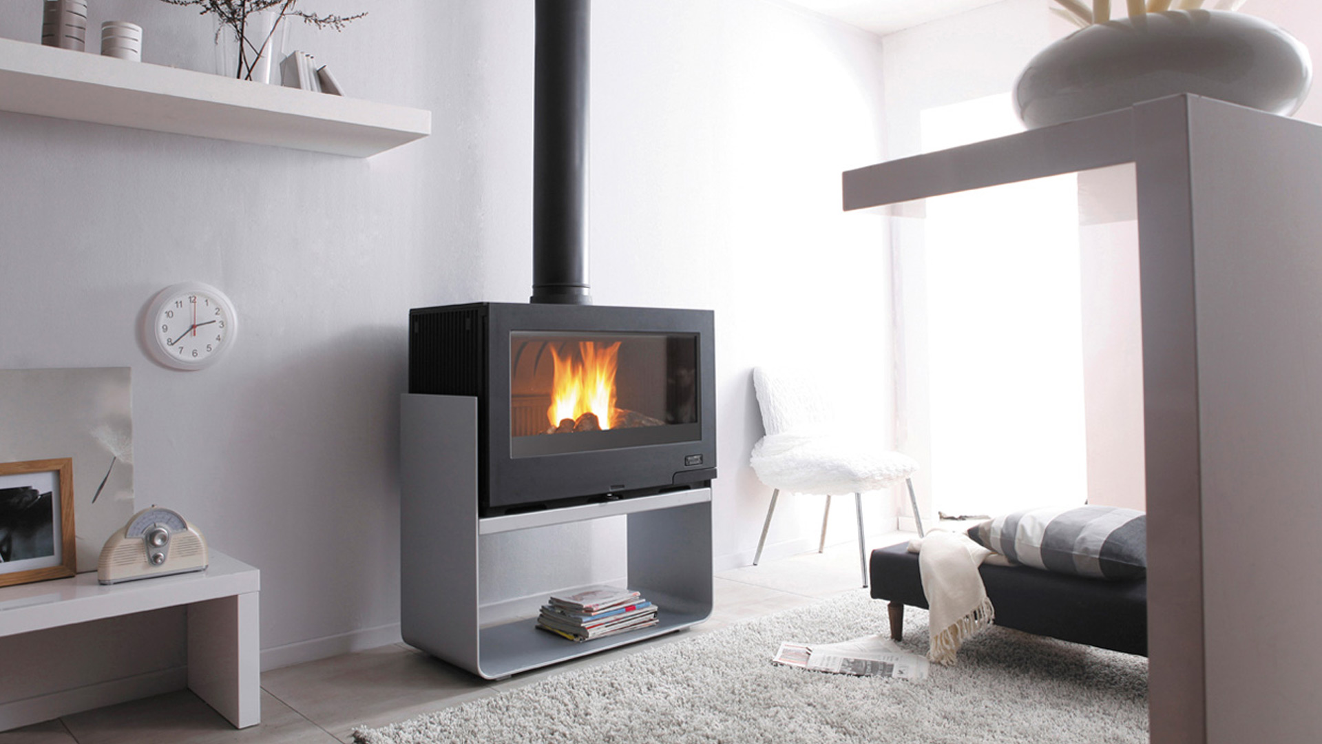 Cuisine moderne sur mesure avec meubles gris et bois, électroménagers intégrés - Aménagement intérieur par Cheminées Philippe à Dax, Mont-de-Marsan, Hagetmau, Capbreton et Mimizan